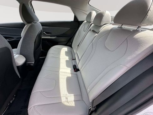 Used 2023 Hyundai Elantra Limited w/ Preferred Accessory Package FWD image 32
