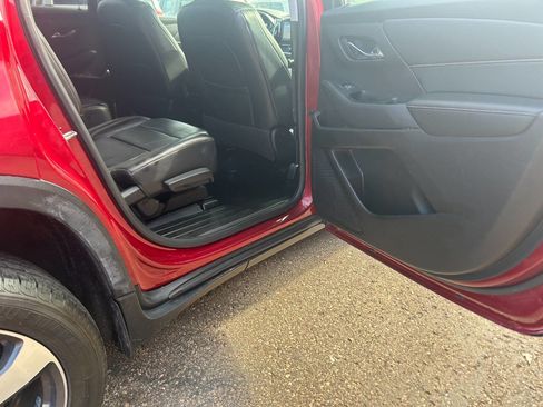 Used 2018 Chevrolet Traverse LT image 17
