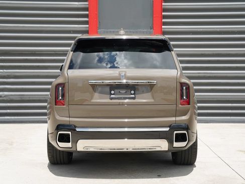 Used 2025 Rolls-Royce Cullinan AWD/4WD image 14