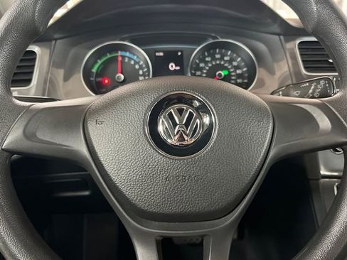 Used 2016 Volkswagen e-Golf SE image 27