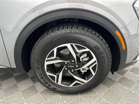 Used 2023 Kia Sportage LX image 12