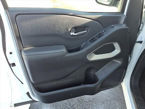 Used 2022 Nissan Frontier SV image 13