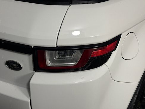 Used 2019 Land Rover Range Rover Evoque SE image 34