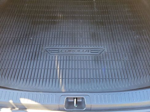 Used 2025 Toyota Corolla SE image 9