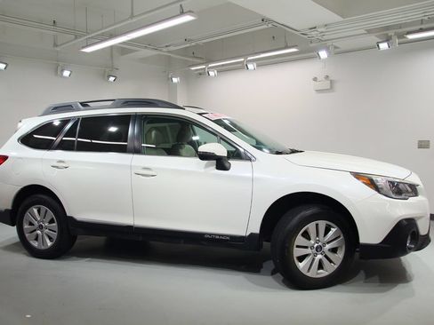Used 2019 Subaru Outback 2.5i Premium AWD/4WD image 11