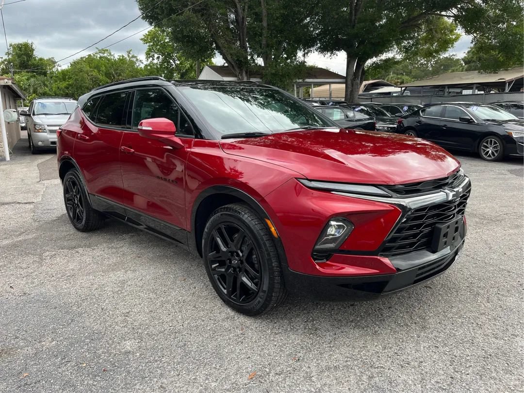 Used 2025 Chevrolet Blazer RS w/ Driver Confidence II Package AWD/4WD image 3