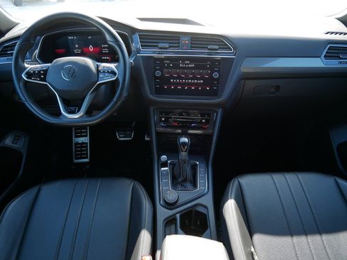 Certified 2022 Volkswagen Tiguan SE R-Line image 10