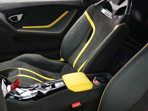 Used 2024 Lamborghini Huracan Tecnica RWD image 30