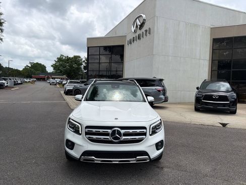 Used 2022 Mercedes-Benz GLB 250 w/ Premium Package image 3