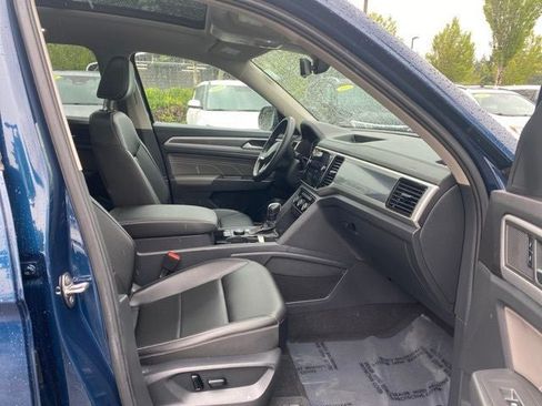 Certified 2023 Volkswagen Atlas SEL R-Line AWD/4WD image 11