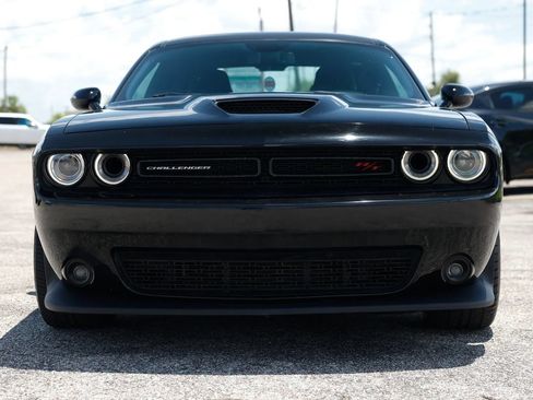 Used 2017 Dodge Challenger R/T Scat Pack RWD image 9