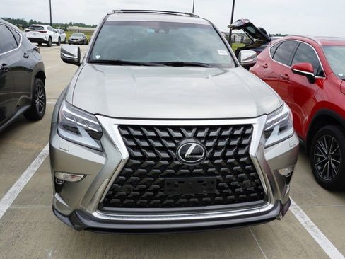 Used 2023 Lexus GX 460 Luxury w/ Sport Design Package AWD/4WD image 2