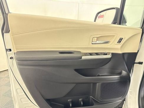 New 2026 Toyota Sienna Platinum image 25