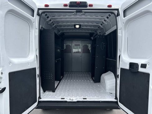 Used 2024 RAM ProMaster 2500 w/ Convenience Group FWD image 14