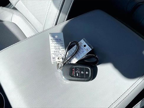 Used 2024 Honda Pilot Elite image 36