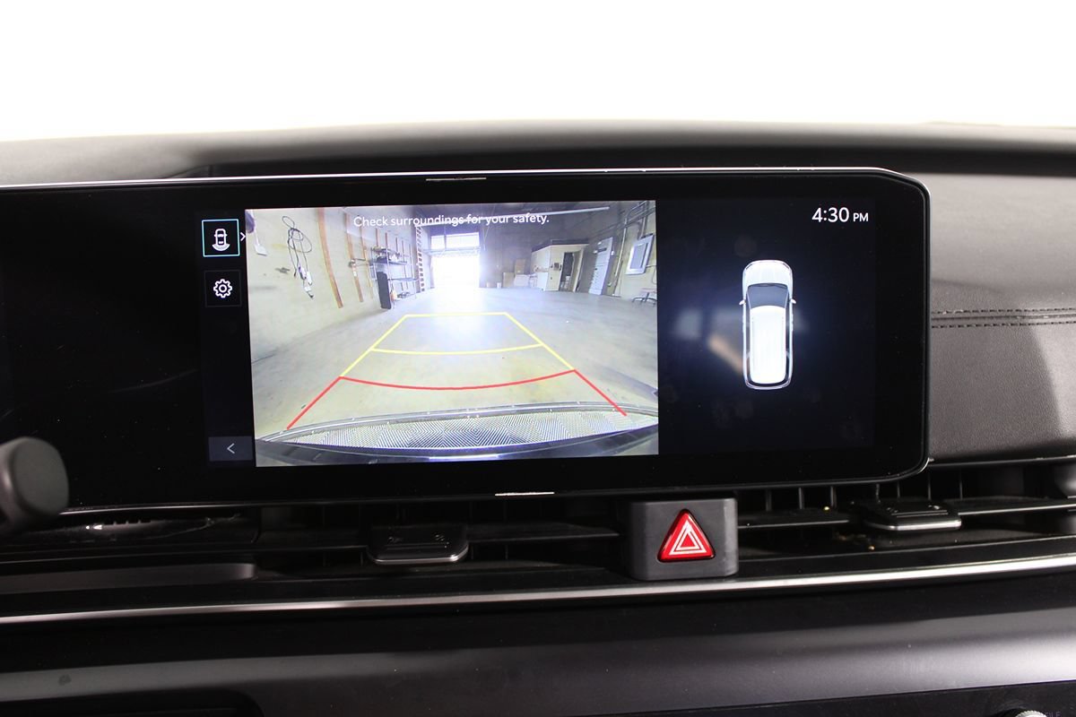 Used 2025 Kia Carnival FWD image 31