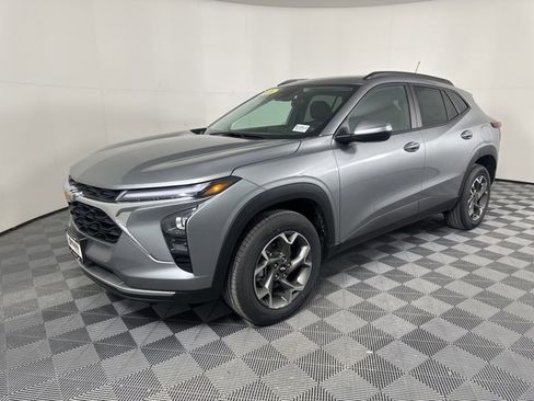 New 2026 Chevrolet Trax LT w/ Driver Confidence Package image 7