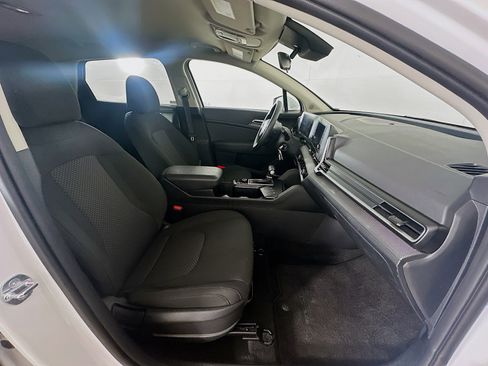 Used 2025 Kia Sportage LX image 29