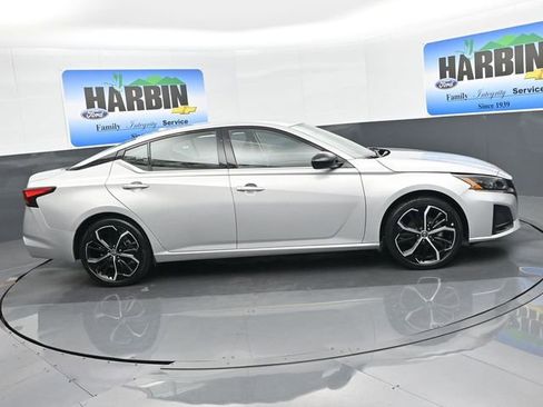 Used 2025 Nissan Altima 2.5 SR image 7