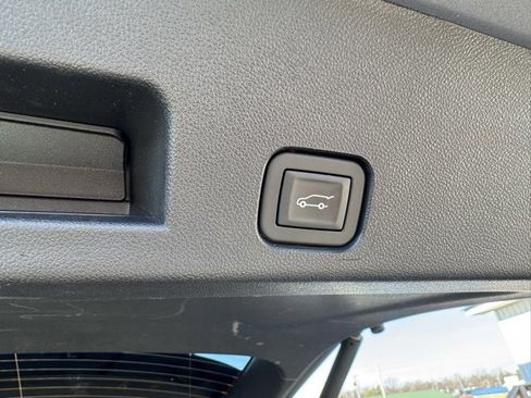 Used 2025 GMC Acadia Elevation image 25