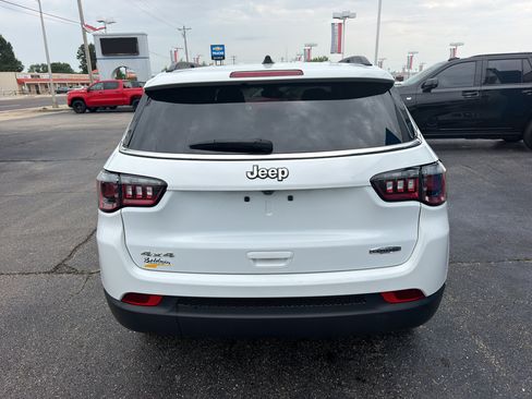 Used 2024 Jeep Compass Latitude AWD/4WD image 5