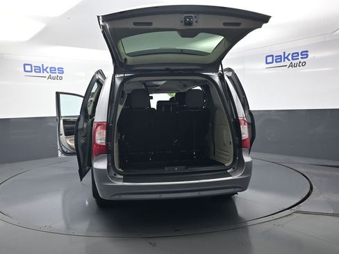 Used 2013 Chrysler Town & Country Touring-L w/ Driver Convenience Group FWD image 55