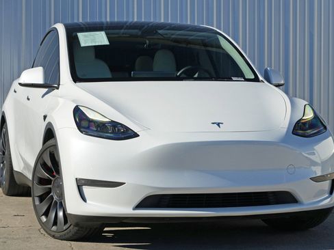 Used 2023 Tesla Model Y Performance image 4