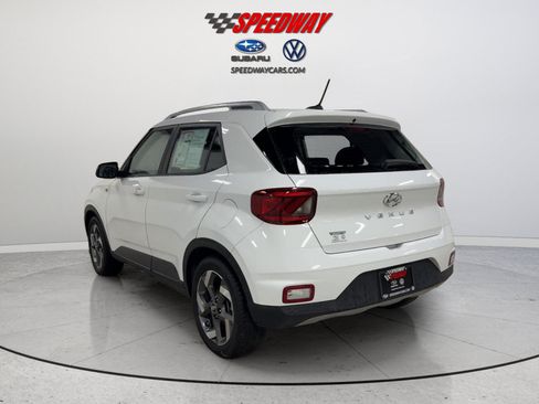 Used 2025 Hyundai Venue SEL FWD image 8