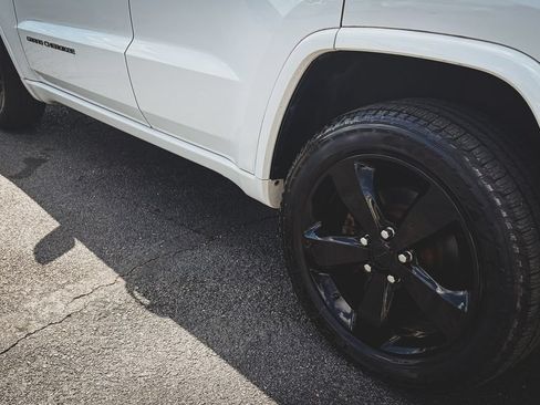 Used 2015 Jeep Grand Cherokee Altitude AWD/4WD image 22