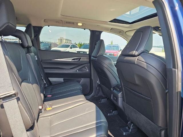 Certified 2025 INFINITI QX60 Luxe w/ Cargo Package AWD/4WD image 12