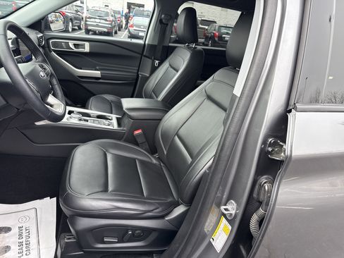 Used 2023 Ford Explorer XLT w/ Equipment Group 202A image 19