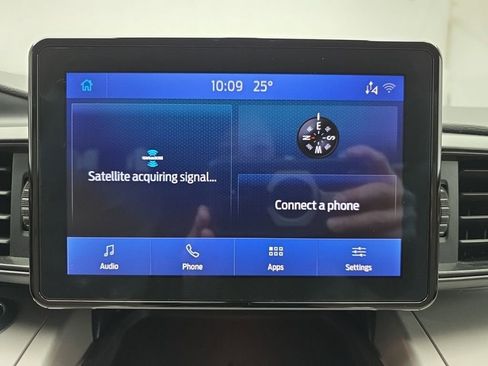 Used 2024 Ford Explorer XLT image 30