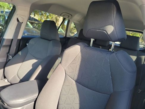 Used 2021 Toyota RAV4 XLE image 17