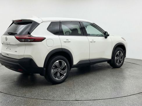 Used 2025 Nissan Rogue SV FWD image 11
