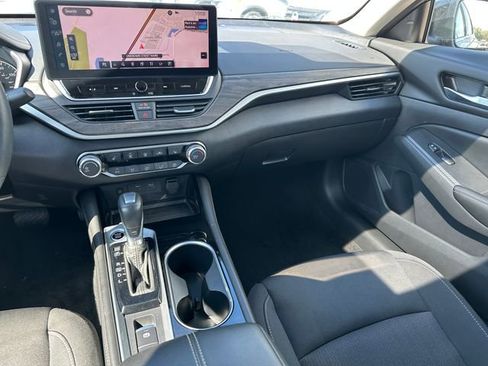 Used 2024 Nissan Altima 2.5 SV w/ SV Premium Package image 14