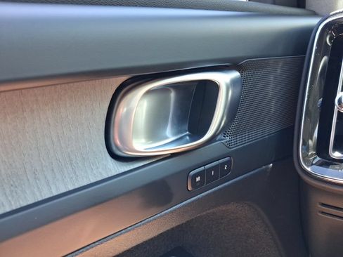 Certified 2026 Volvo XC40 B5 Plus AWD/4WD image 22