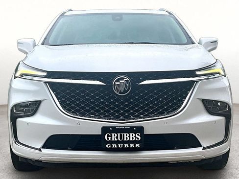 Used 2023 Buick Enclave Avenir w/ Avenir Technology Package FWD image 4