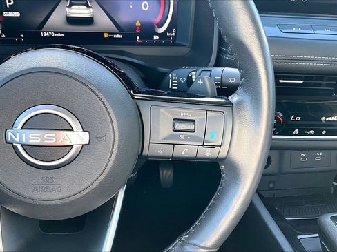 Used 2024 Nissan Rogue SL FWD image 17