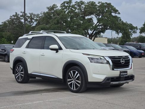 Used 2023 Nissan Pathfinder Platinum FWD image 7