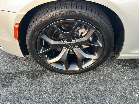 Used 2023 Chrysler 300 S RWD image 39