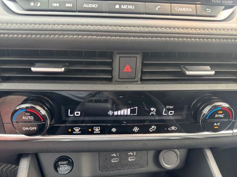 Used 2025 Nissan Rogue SV FWD image 24