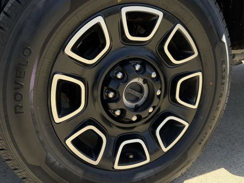 Certified 2024 Ford F350 Platinum w/ FX4 Off-Road Package image 9