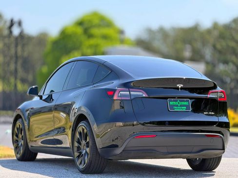 Used 2021 Tesla Model Y Long Range AWD/4WD image 9