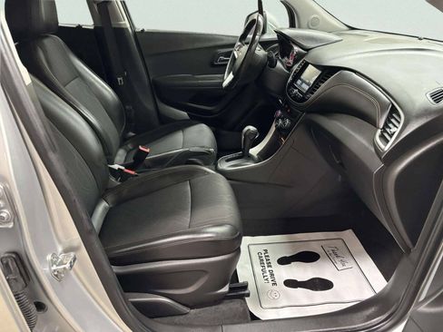 Used 2017 Chevrolet Trax LT w/ LT Convenience Package AWD/4WD image 20