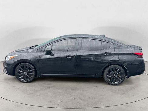 Used 2020 Nissan Versa SR image 2
