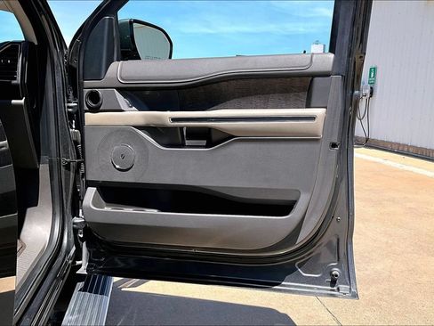 Used 2018 Ford Expedition Limited RWD image 22