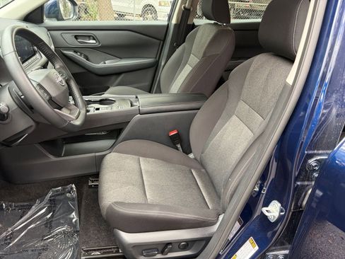 Used 2025 Nissan Rogue SV image 44