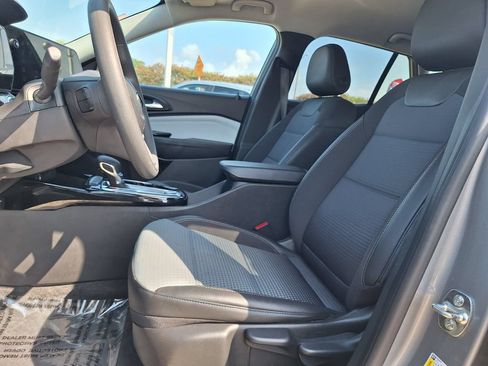 Used 2025 Chevrolet Trax LT FWD image 20