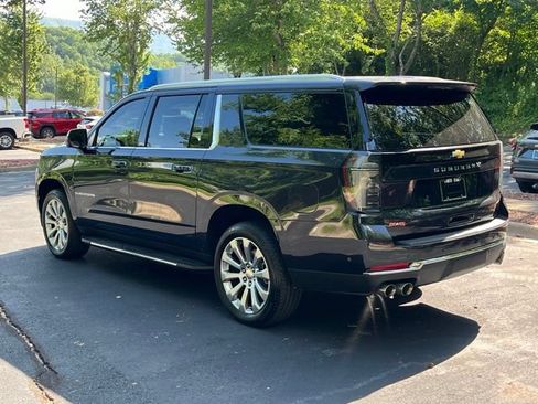 Used 2025 Chevrolet Suburban Premier AWD/4WD image 5
