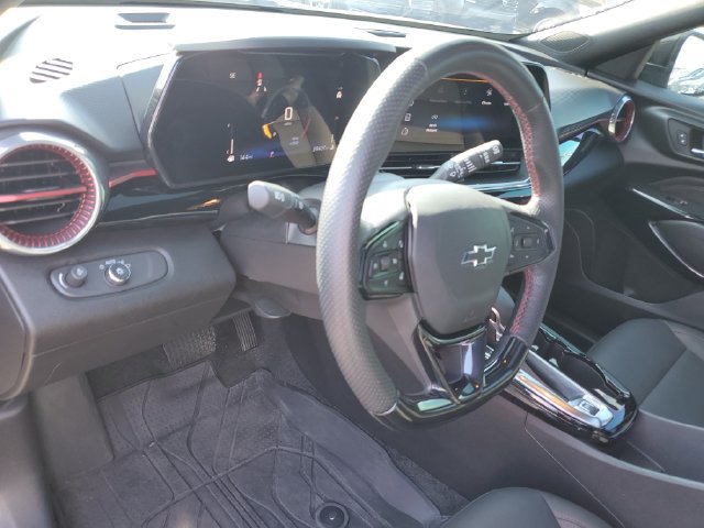 Used 2024 Chevrolet Trax RS w/ Sunroof Package FWD image 20